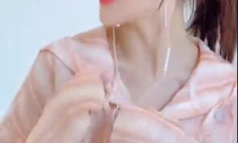 小姐姐唱歌特色的句子,小姐姐独特魅力唱响心扉